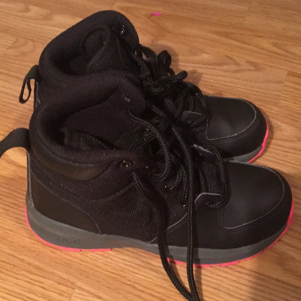 Black Nike ACG boots with pink bottom size 13